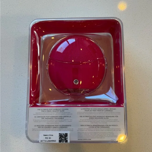 New FOREO Luna Mini 3 Smart Facial Cleansing Massager - Fuschia - Picture 2 of 3